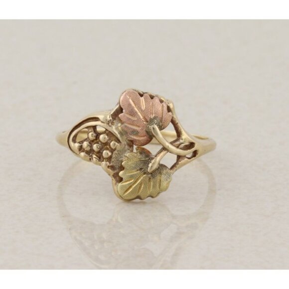 10k Yellow Gold Black Hills Gold Grape and Leaves Ring Size 8 3/4 - Picture 1 of 7